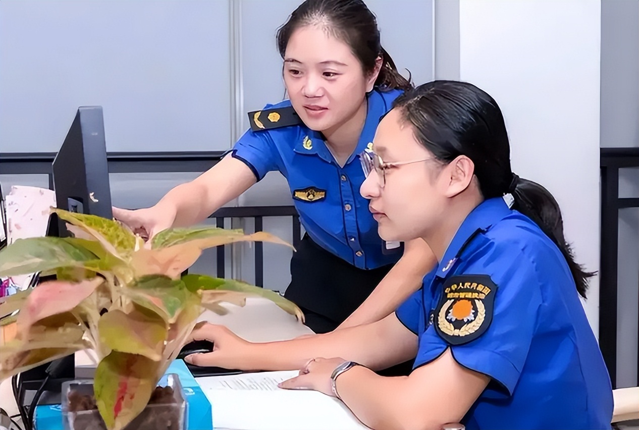 上海985副教授晒年薪，公积金堪比打工人月薪，现实就是这么残酷