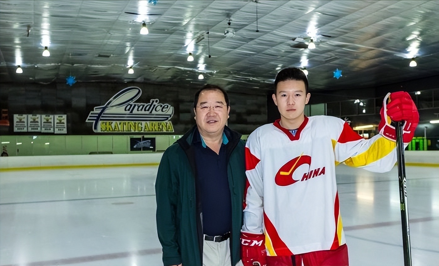 有人选择在娱乐圈硬混，有人选择保家卫国，同是星二代差距还挺大