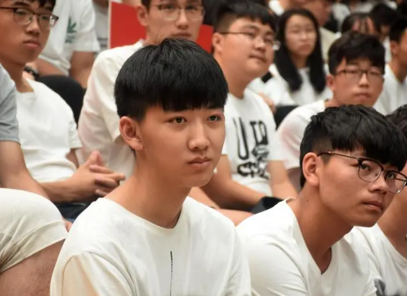 大学“费脑细胞”的3个专业，专业课学习难度大，但毕业很吃香