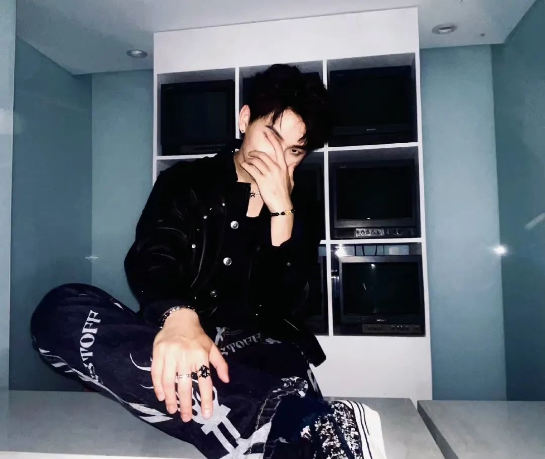 赵丽颖冯绍峰复合了？任嘉伦得罪平台被除名？