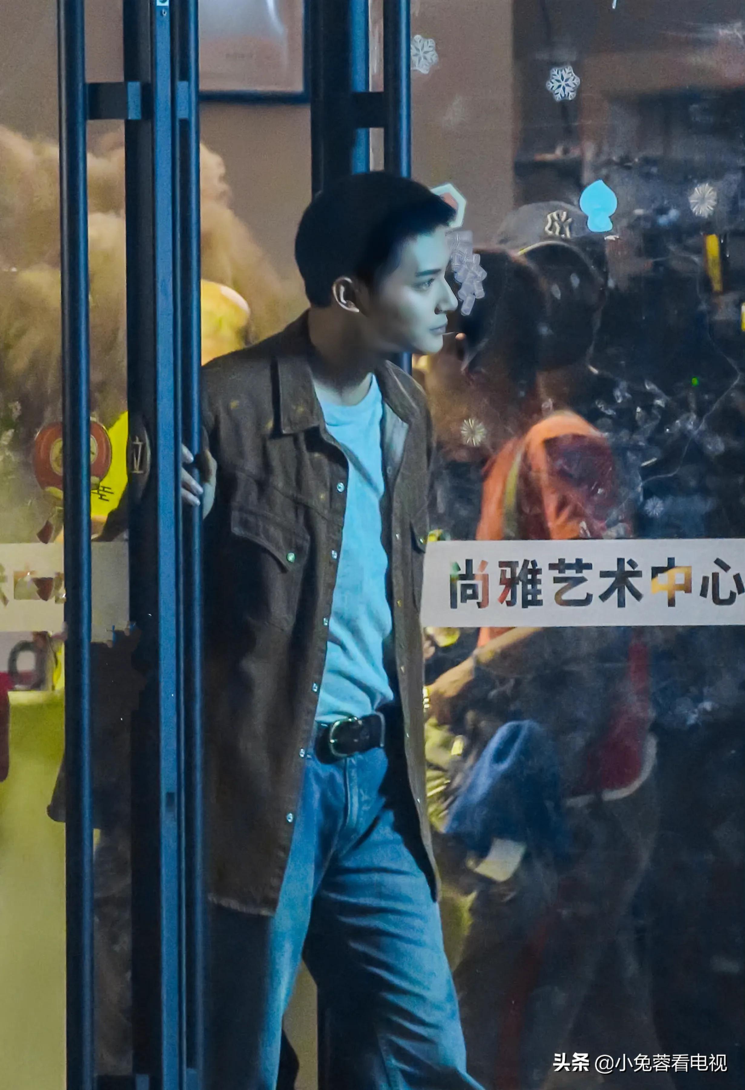 郑业成《硬核时代》夜戏路透