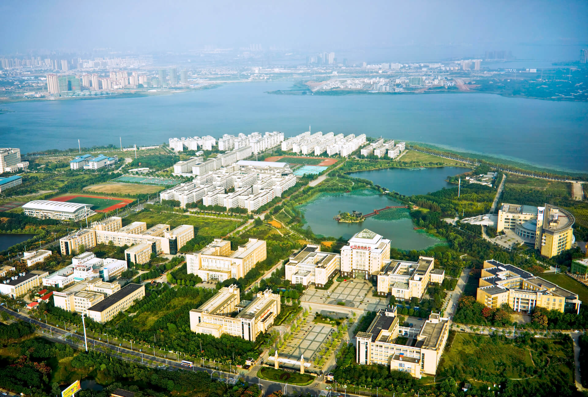 最低统考成绩220分左右文化成绩400分上下，超值捡漏武汉科技大学