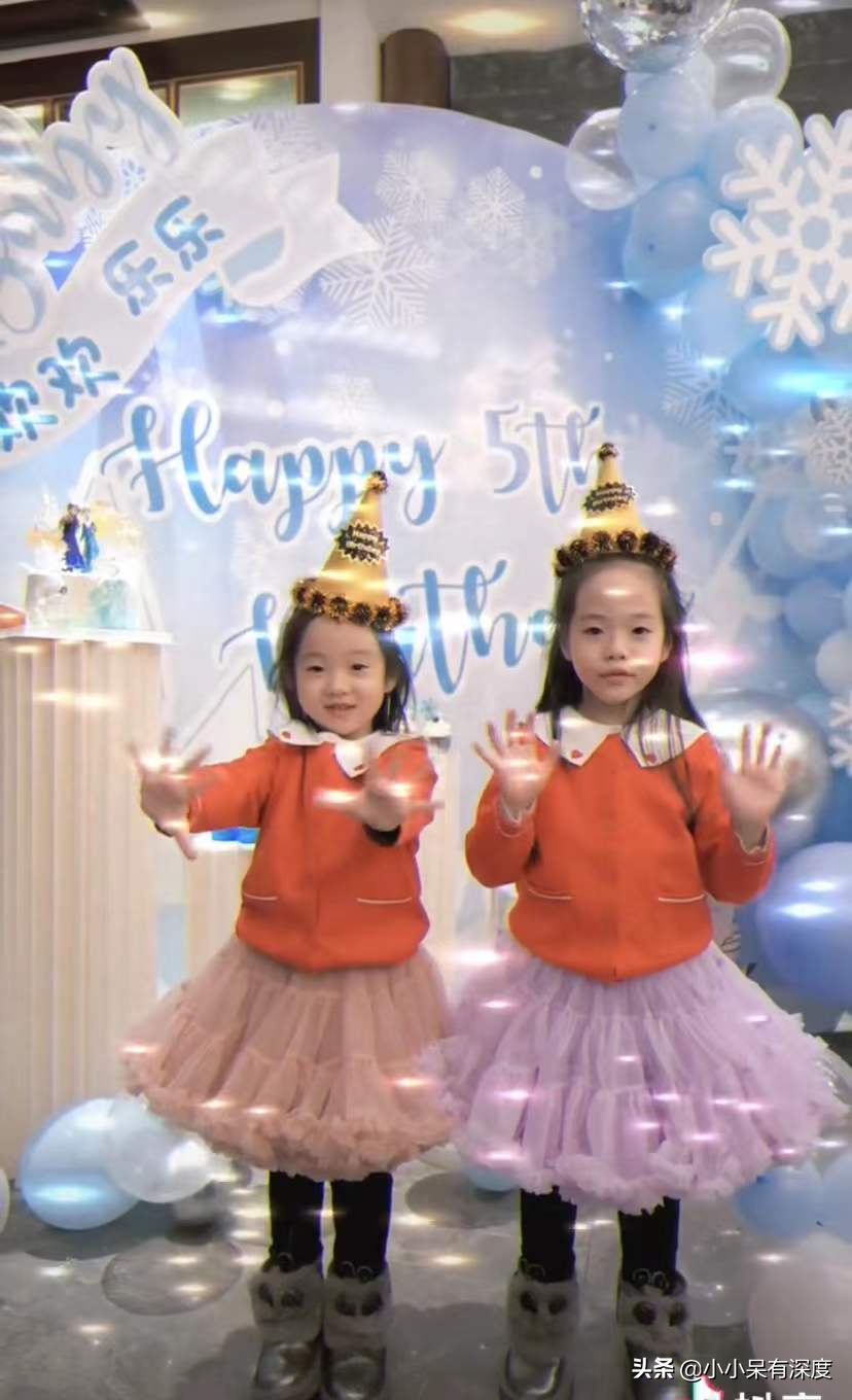 杨威晒照片，哇，小萌娃长成帅哥了！杨阳洋对双胞胎妹妹，特别好