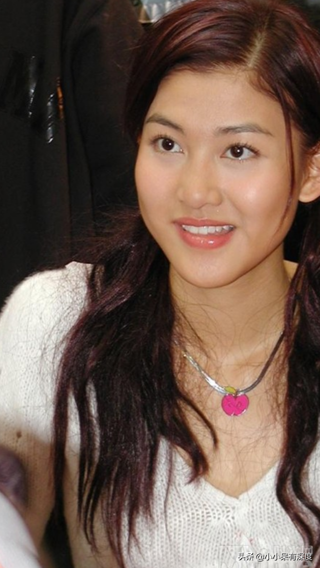 李彩桦近照，真的好美啊！她的新老公长相帅气，是白马王子的典范