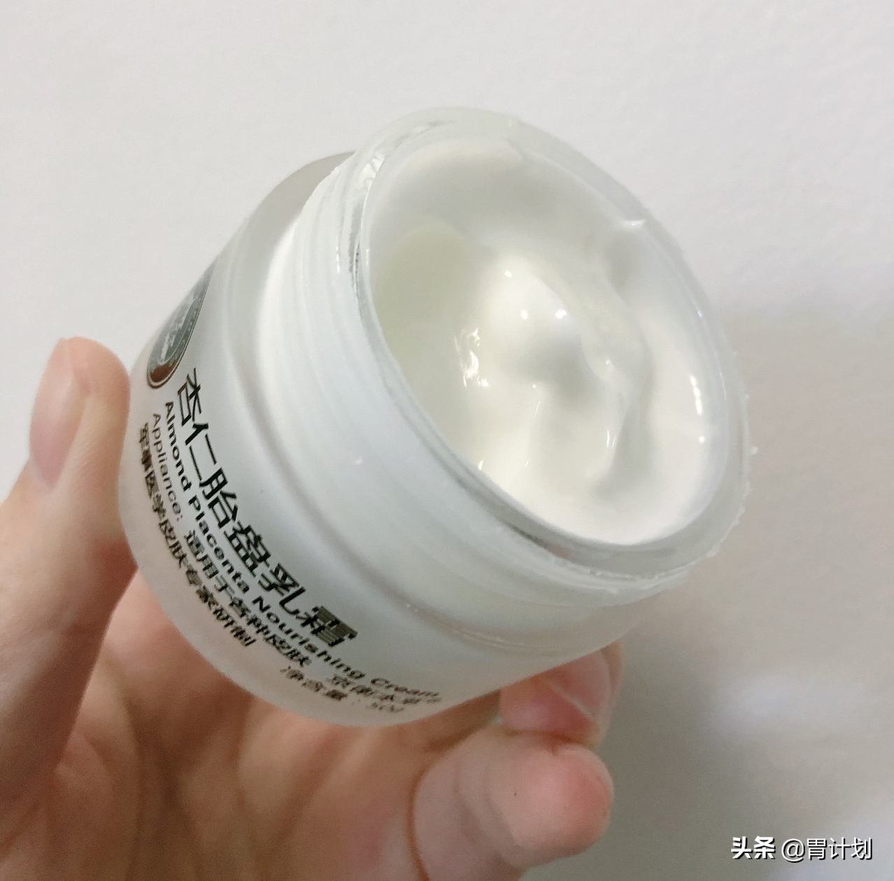 面霜不一定越贵越好，盘点几个口碑不错的国货面霜，效果媲美大牌