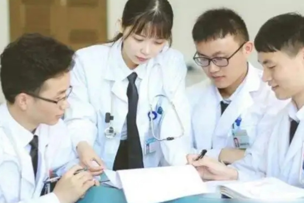医学类专业排名前10出炉，越靠前发展前景越好，几乎不愁找工作