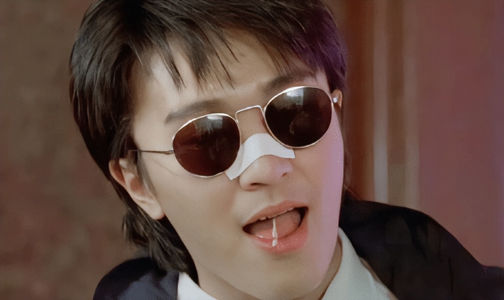 林允卡点晒照为周星驰庆生老板生日快乐