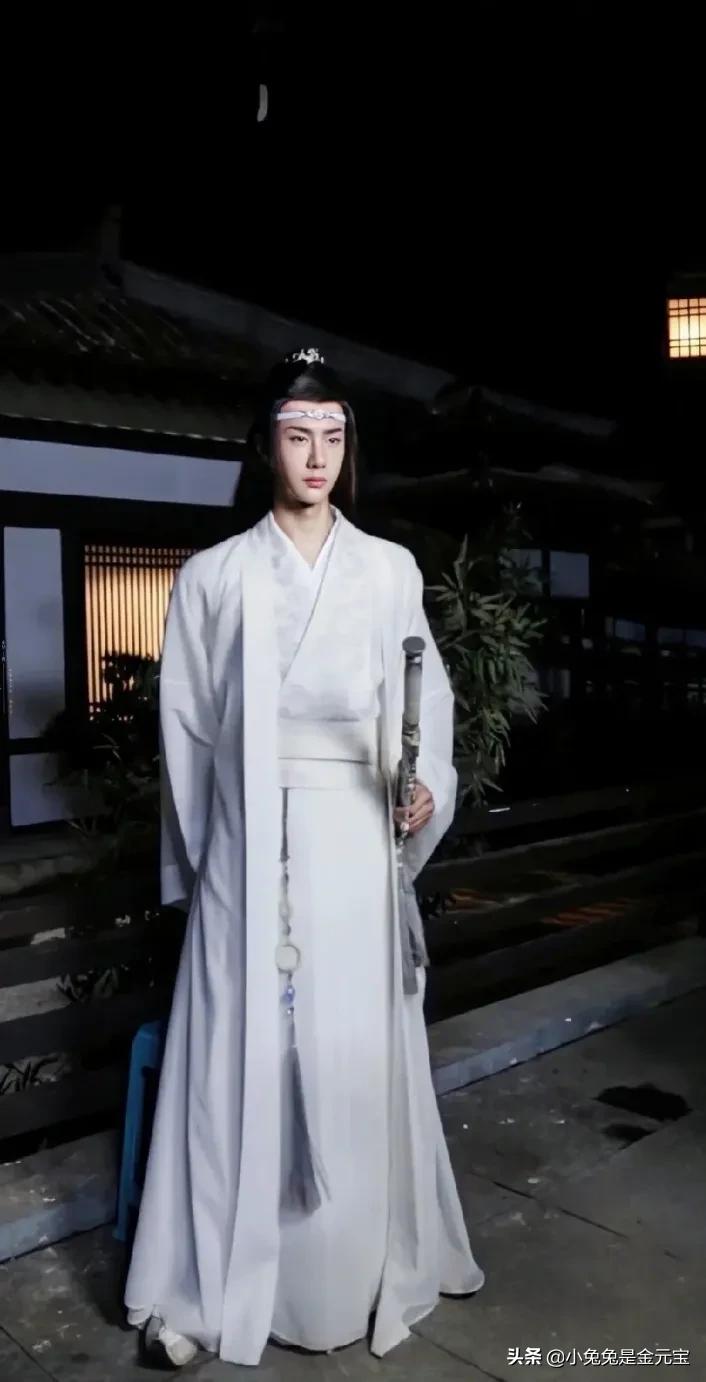 真的白瓷娃娃，中国风的王一博
