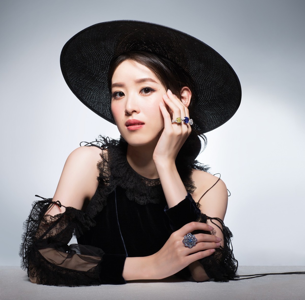 章泽天，嫁给刘强东7年，她的聪明让人刮目相看