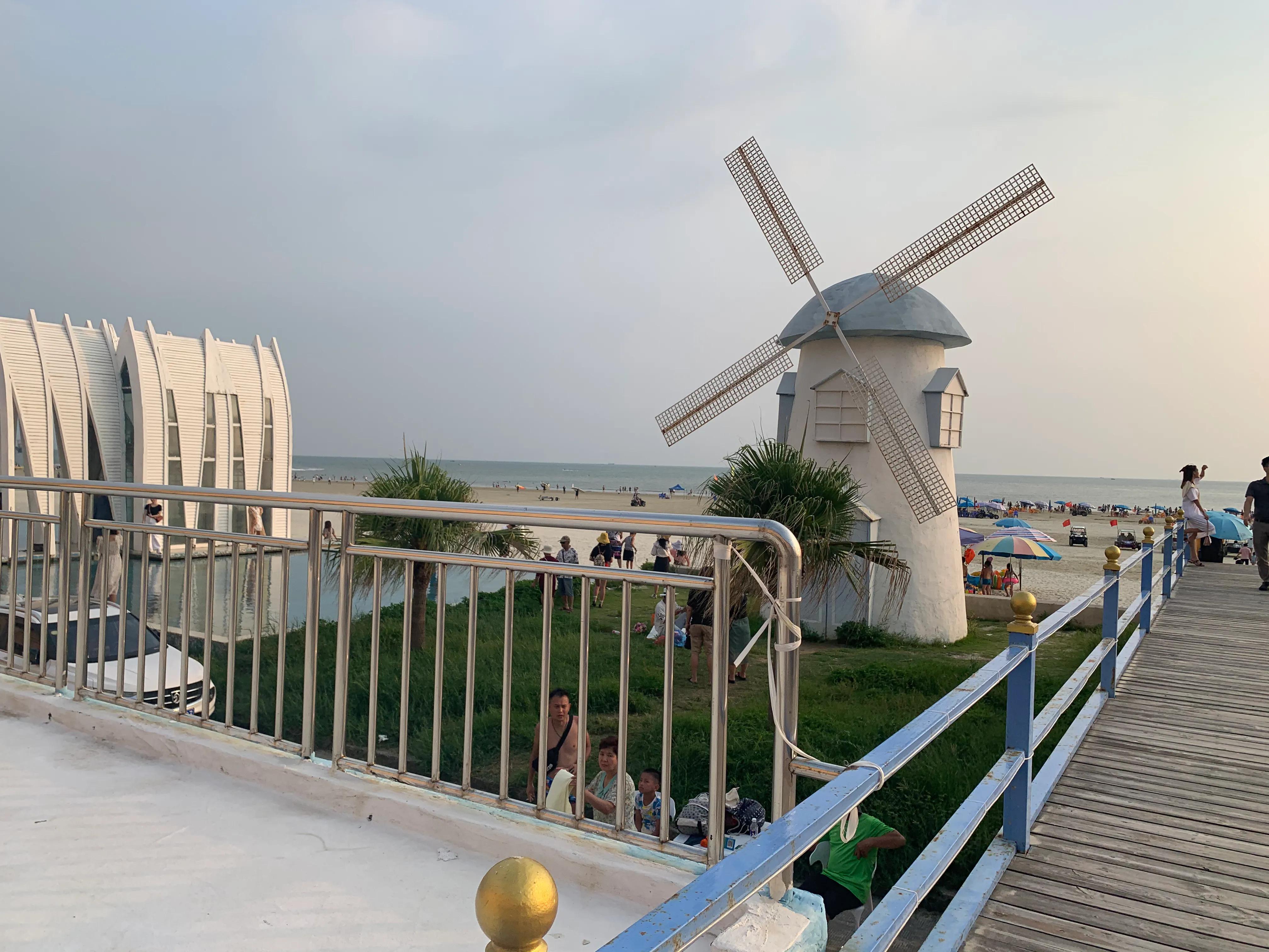 广西北海侨港风情街,各式各样的小吃,琳琅满目的海产品,吃到饱