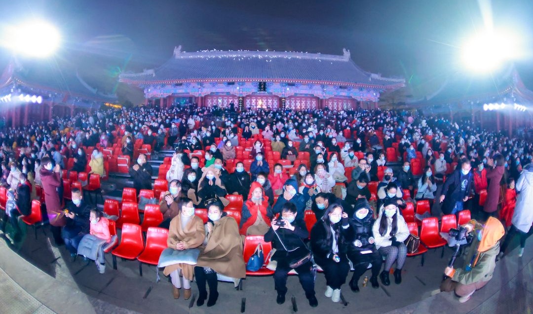 冰火《长恨歌》华清宫首演千余观众感受实景演艺火热浪漫