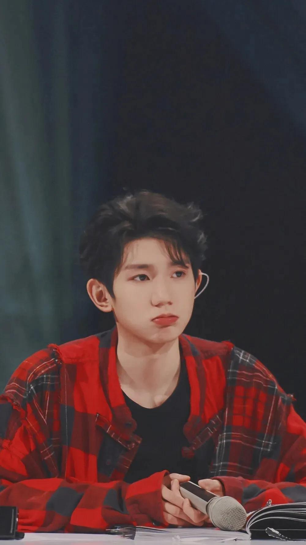 王俊凯易烊千玺王源高清壁纸，哪张壁纸最好看呢