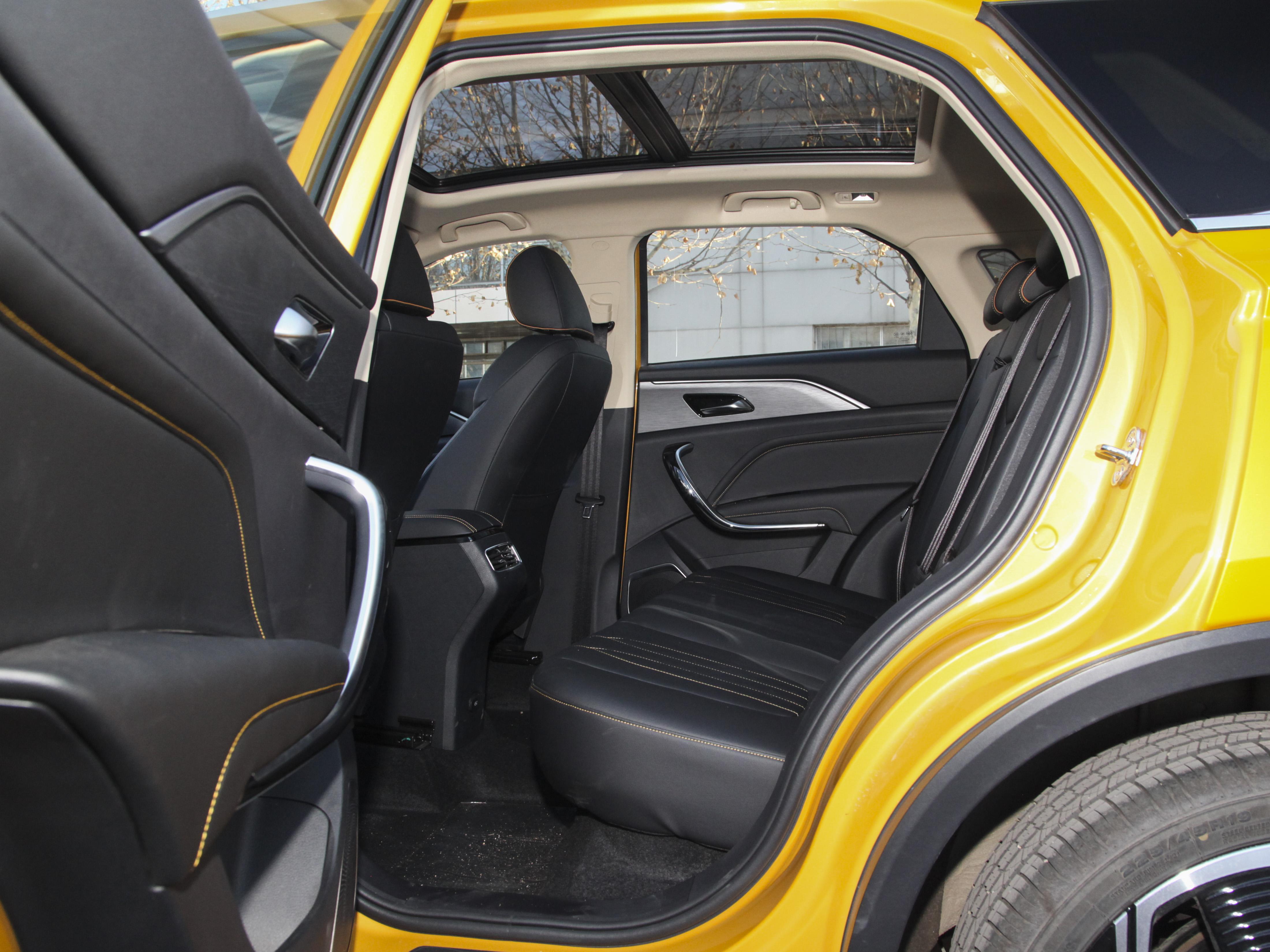 8l/100km,新潮外观,年轻人都爱,实拍奔腾t77