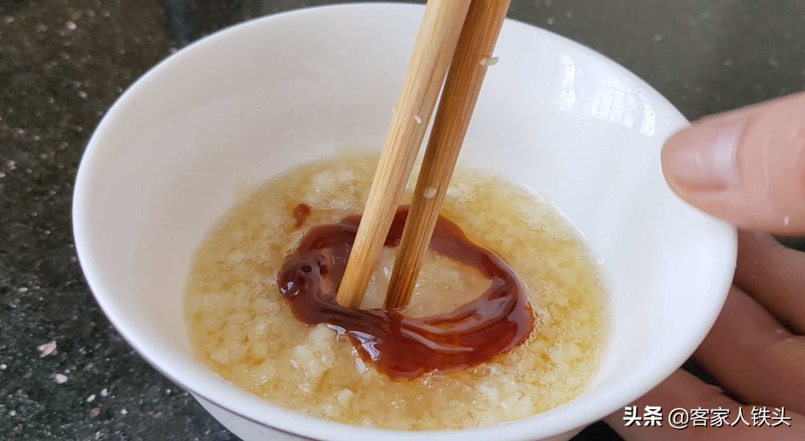 大虾还白灼？别老一套做了，这做法才过瘾，5分钟出锅，鲜嫩味美