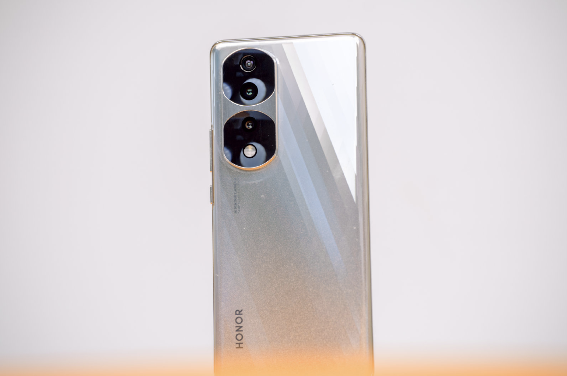 开卖2个月后，从3699元跌至2999元，荣耀70Pro价格明显松动