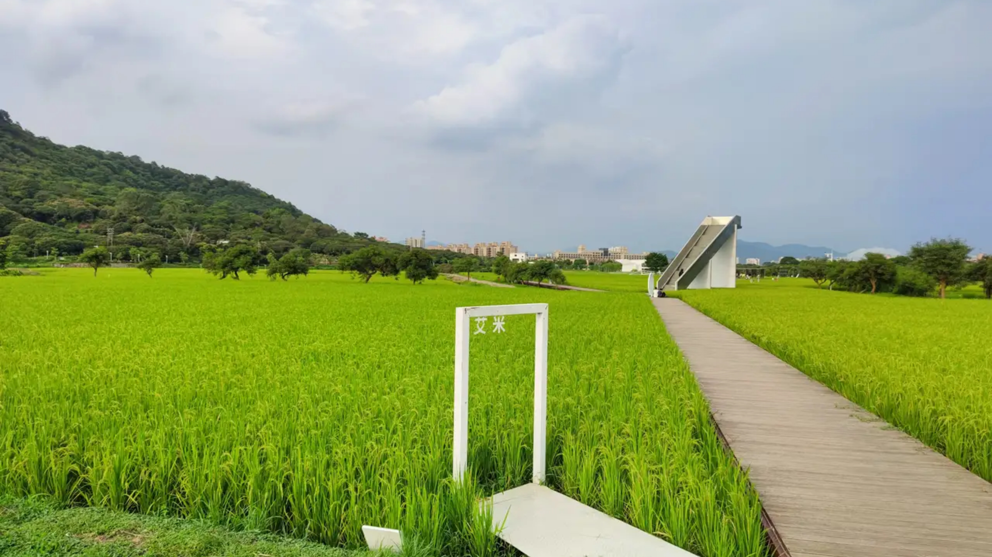 附近温泉度假村哪里好(从化风云岭附近新开了个轻奢温泉酒店，在房间泡温泉赏景，很惬意)