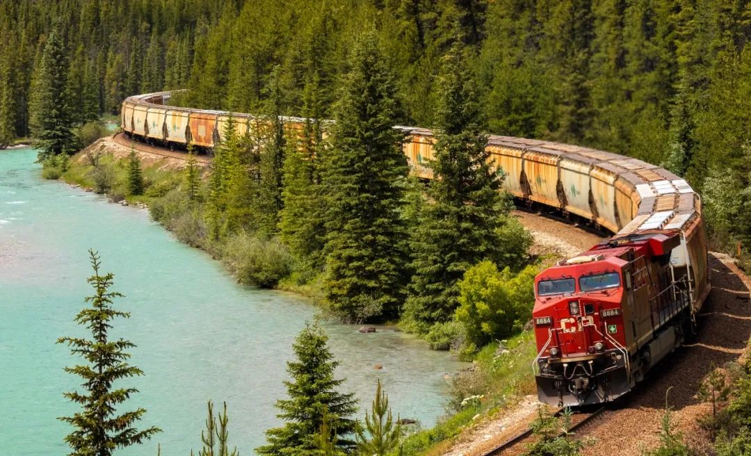 我曾经出差5天，在火车上睡了4天……