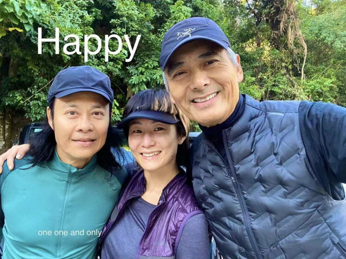 66岁周润发带草蜢跑步！两鬓斑白鱼尾纹明显，气场太强大哥范十足