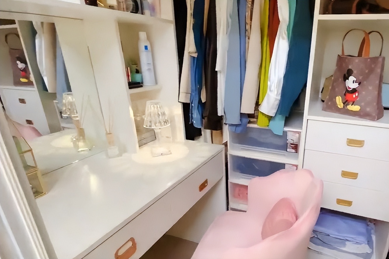 90后姑娘买下28㎡小家，卧室做到夹层里，把空间利用到极致