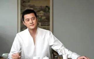 曾经帅到掉渣，如今土里土气胡子邋遢，这7位男星年轻时都是鲜肉