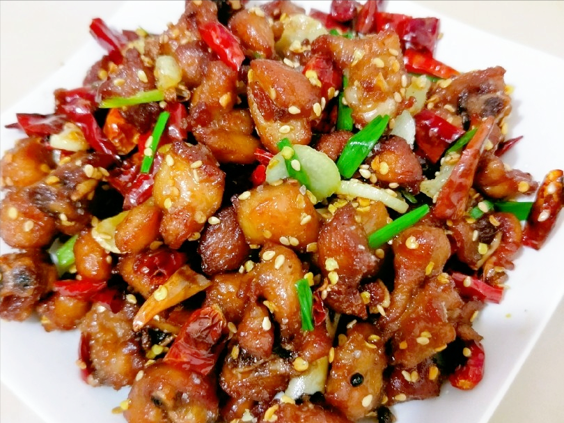 好吃的江湖菜"辣子鸡丁",麻辣鲜香,外焦里嫩,学会做给家人吃