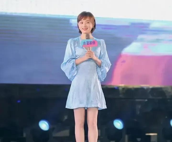 孙俪还是头发留长一点更好看，比短发多了温婉和优雅，多了女人味