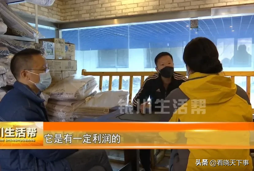 宁夏银川,李先生把自己的宝马车送到汽修店保养洗车，不料，车子在店里期间