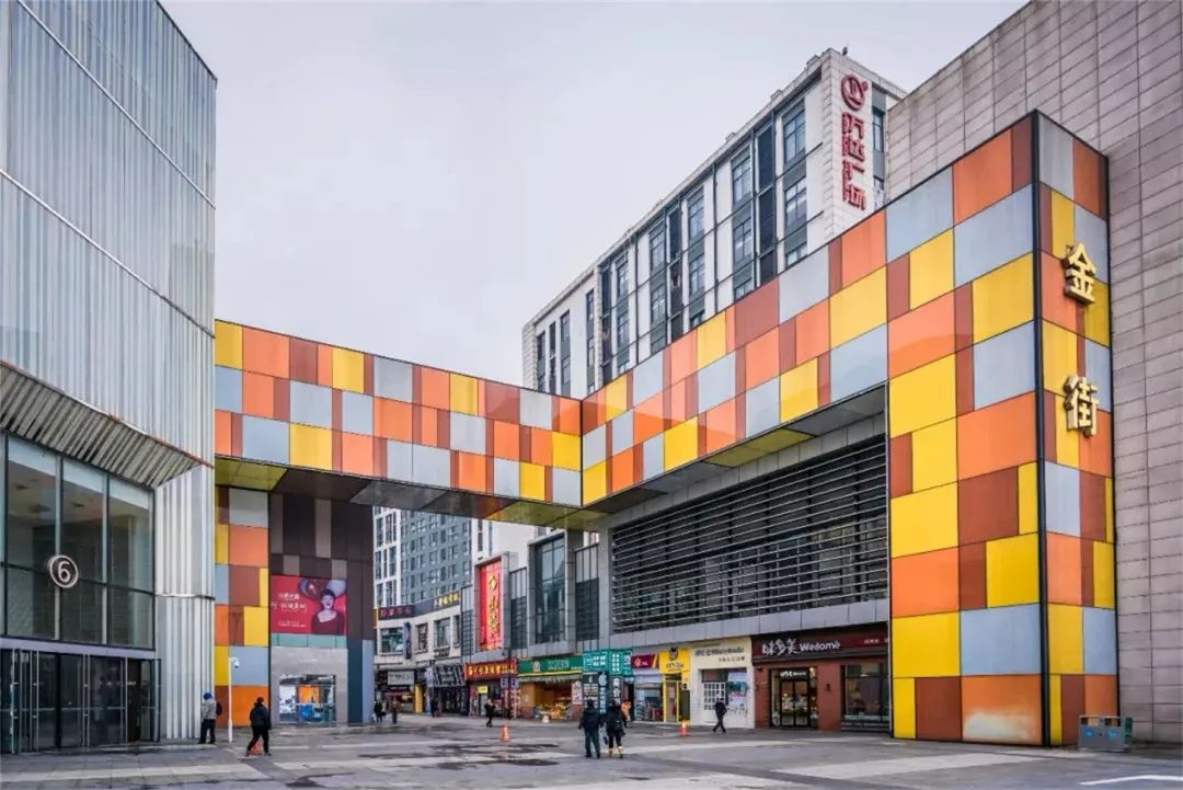 地址:嘉定区华江路988号江桥万达广场位于上海西北部的嘉定区江桥板块