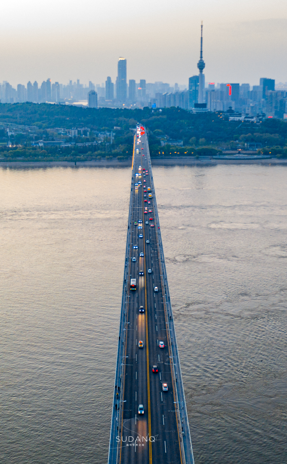 武汉的建桥实力如何？中国第一座长江大桥：武汉最壮阔的城市建筑