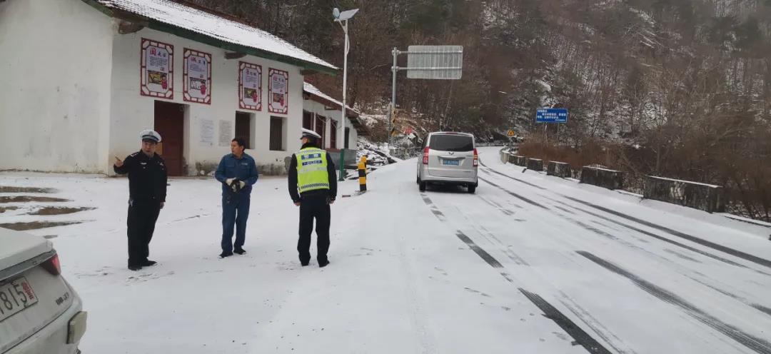 道路可能出现结冰，108国道秦岭至龙草坪路段实施临时交通管制