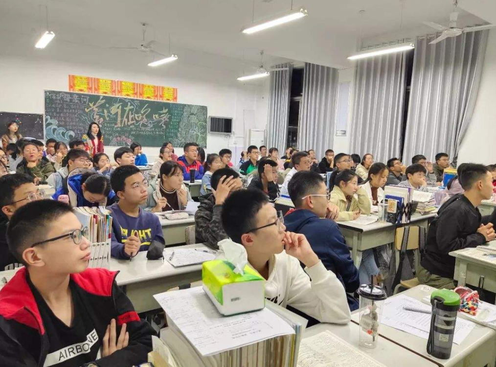 90后老师别具一格阅卷方式走红网络引发热议