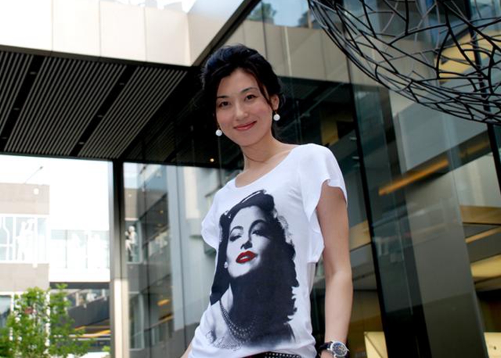 她不是播音科班出身，却在主持界站稳脚跟，李红把握每一次的机会