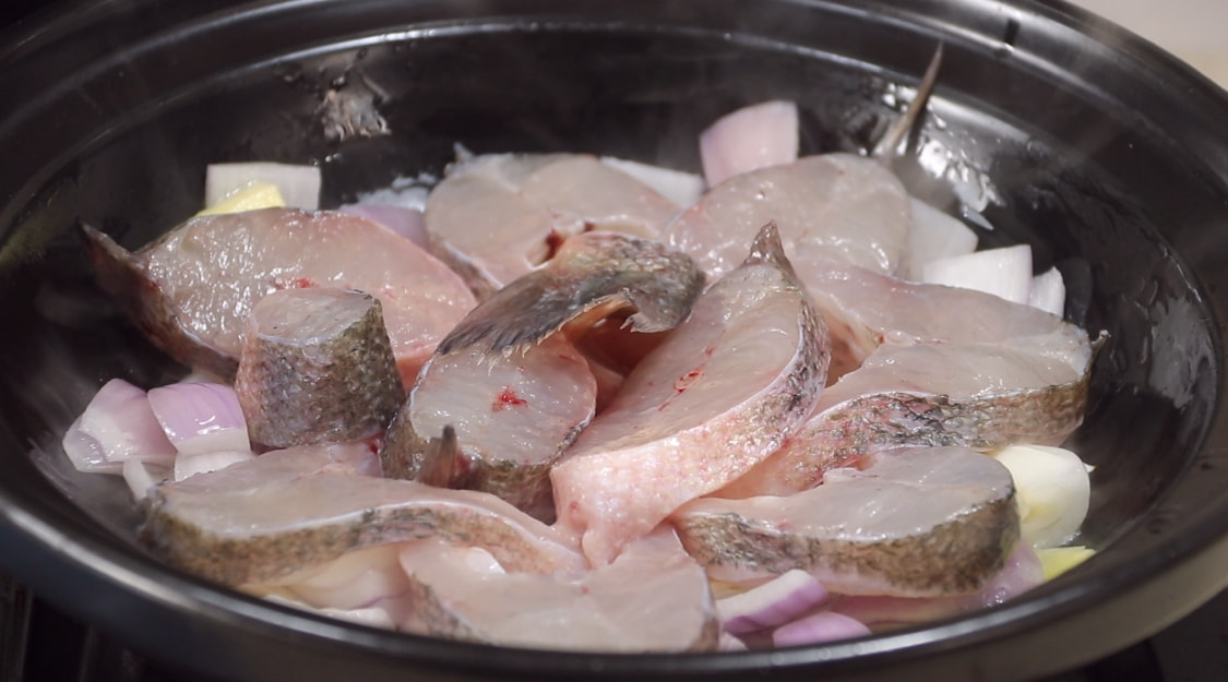 春天，遇到这鱼别手软，刺少肉多，这样做后蒜香味十足