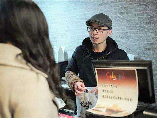 浙大“本硕连读”7年的学霸黄晓斌，医学院毕业后却转行卖面包