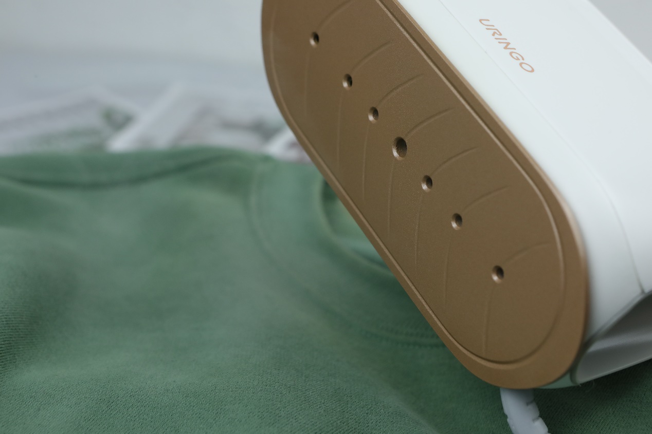 有效摆脱职场人的廉价感穿搭，一台手持挂烫机就可以轻松应对