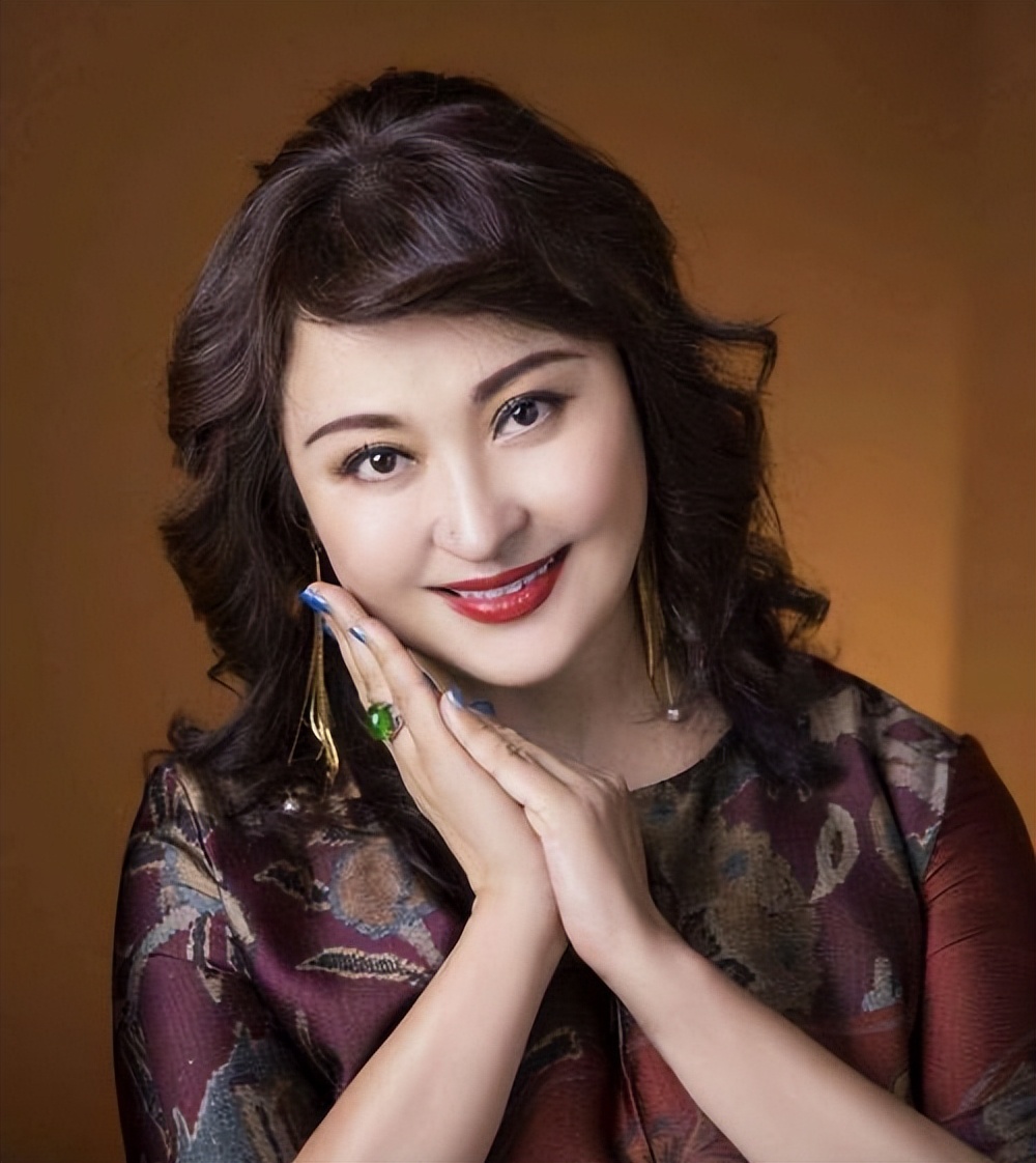 《雪山飞狐》过去32年，胡斐3段婚姻，程灵素离婚，苗人凤消失了