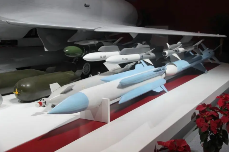 ��10CE�ڰͻ�˹̹����ʵ��λ���ߵ�������������