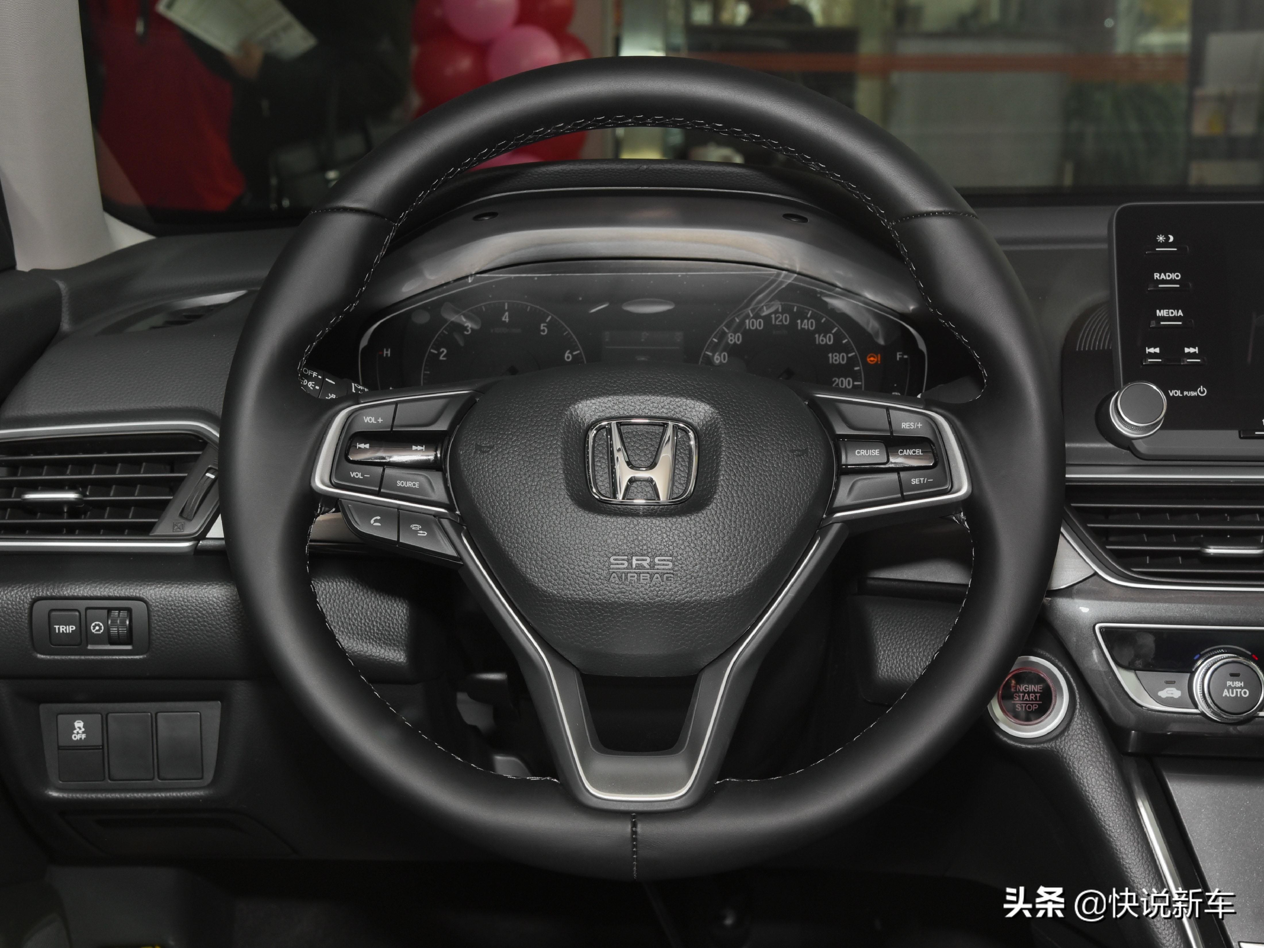 日本合资中型车，18万起步，油电混动，实拍INSPIRE