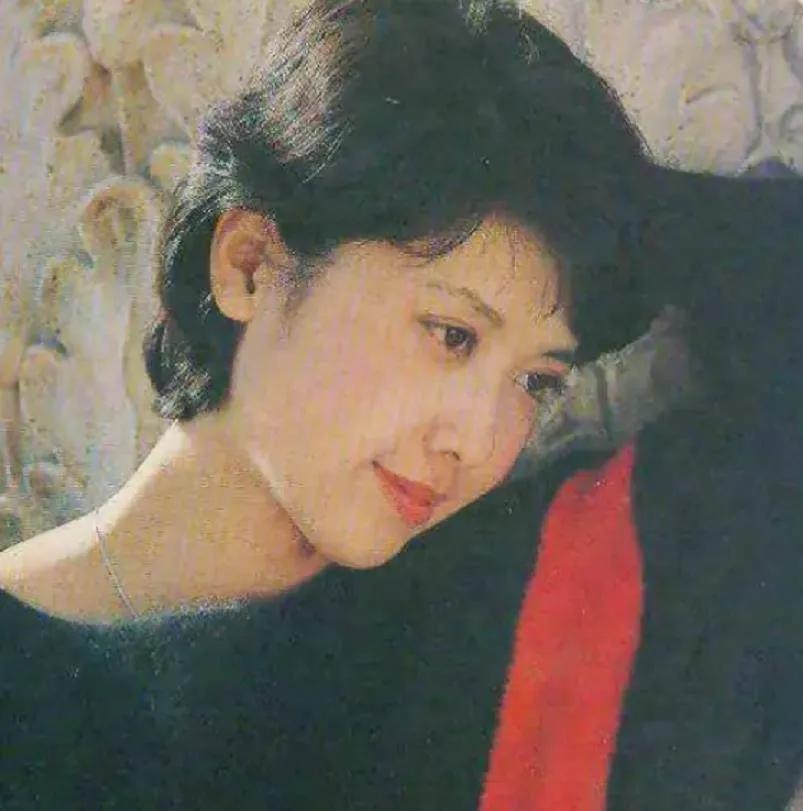 朱琳：去餐厅路上捡来一个老公，结婚42年坚持不生孩子