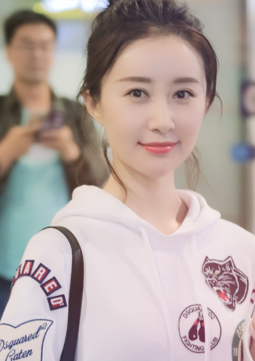 街头卖艺、卑微求职、卖货求生，这5位过气女星如今有多窘？