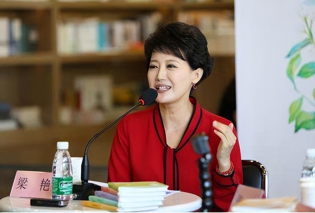 至今还未婚的10位央视女主持，最大57岁，最小33岁，个个才貌兼备