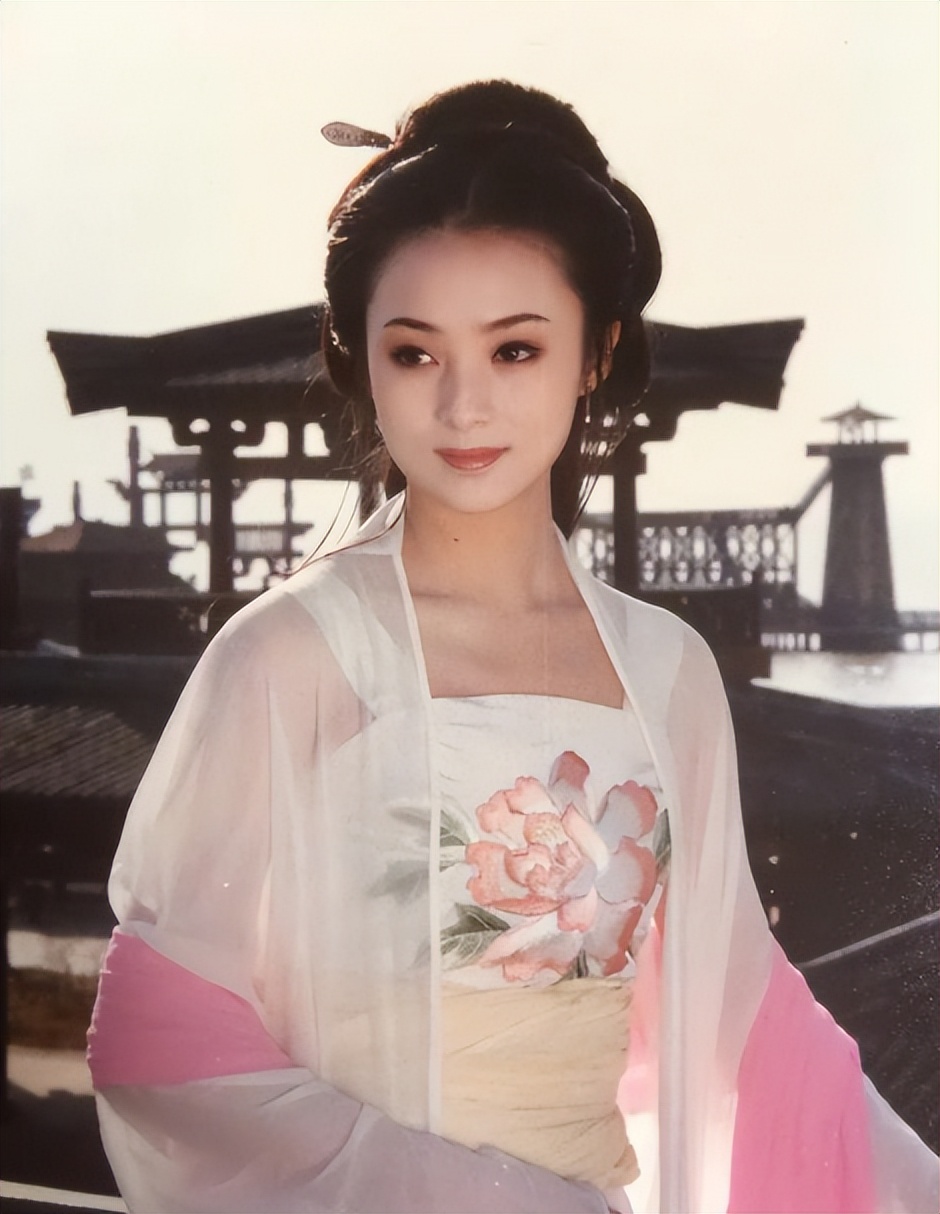 蒋勤勤,是娱乐圈公认的美女,她出演的不少角色也都是美人.