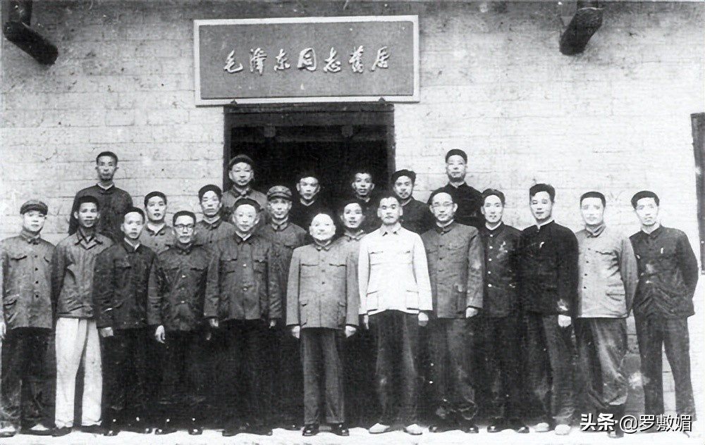 刘少奇参观毛主席故居，指着门匾问：谁提议的？“故”这个字不妥
