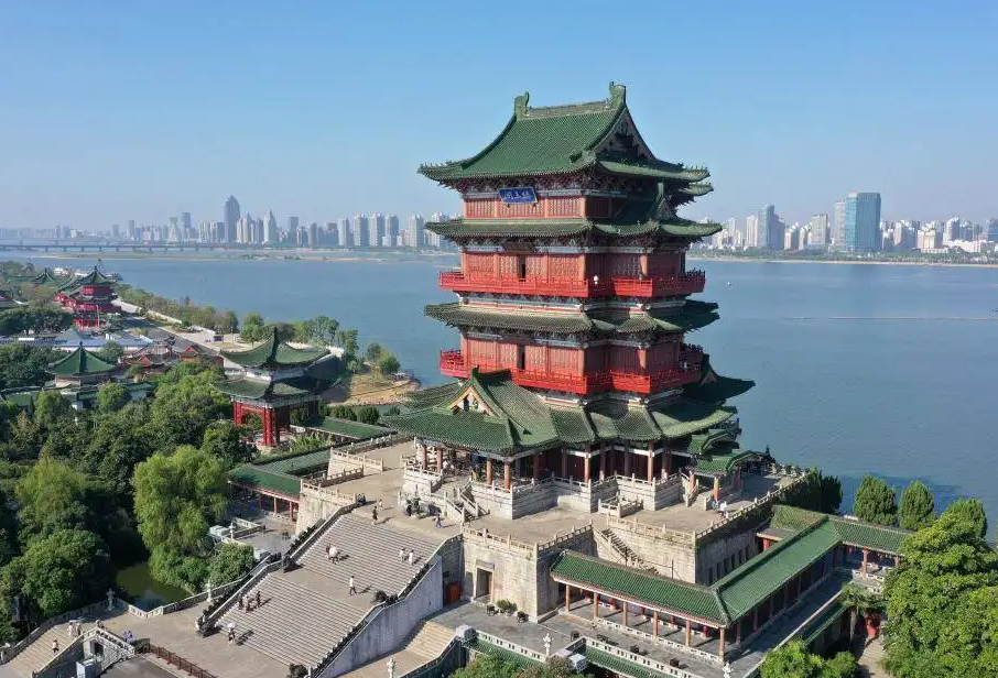 “一座城市一句诗”，30座城市最具代表性的诗句，你的城是哪句？