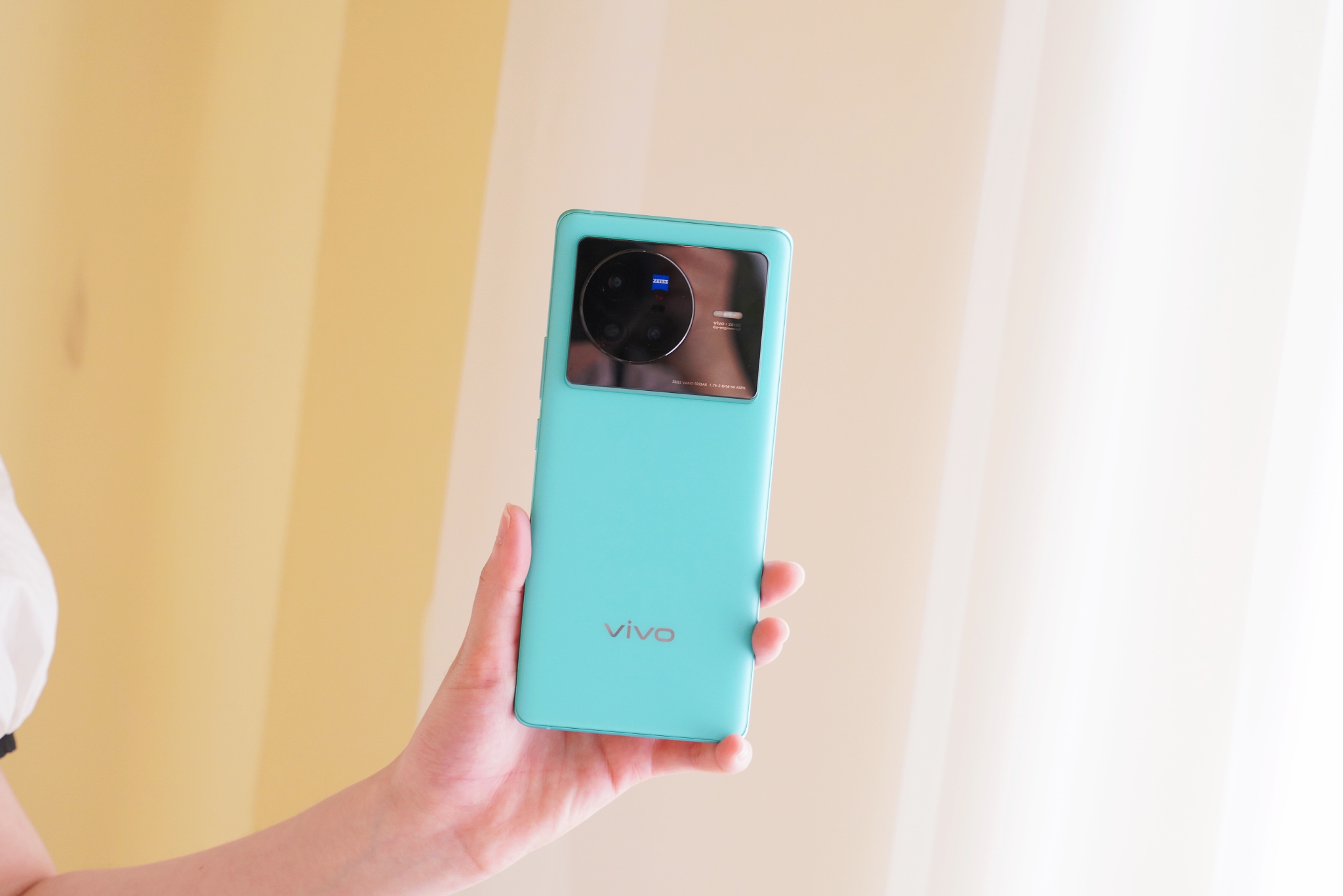 标准版也有Pro实力，天玑9000+蔡司影像加持，vivo X80上手实测