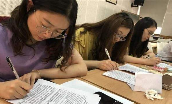 教育部传来“好消息”，继公费师范生后，这类学生有望直接当老师