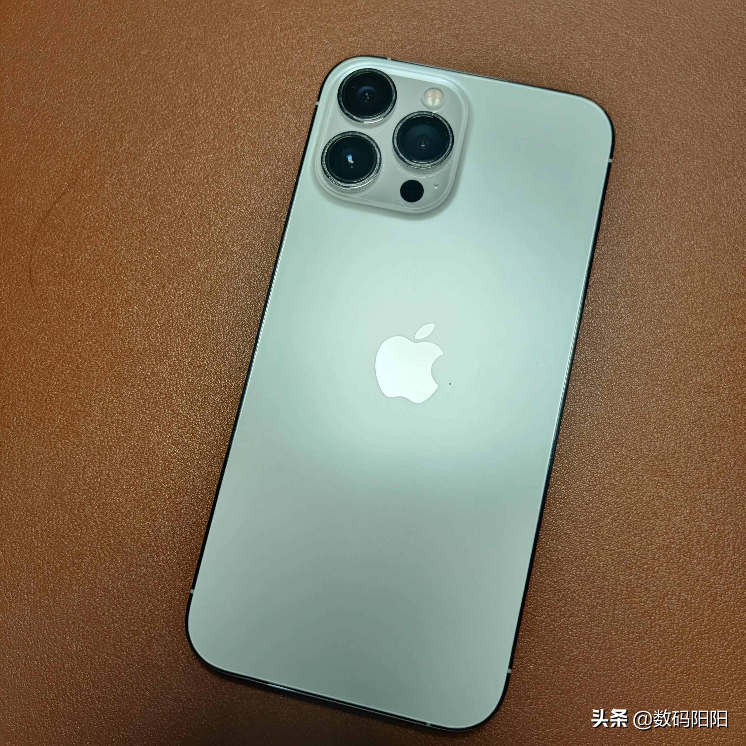 7英寸之外,其他都是大屏 曲面,比如这个s21u,和iphone13