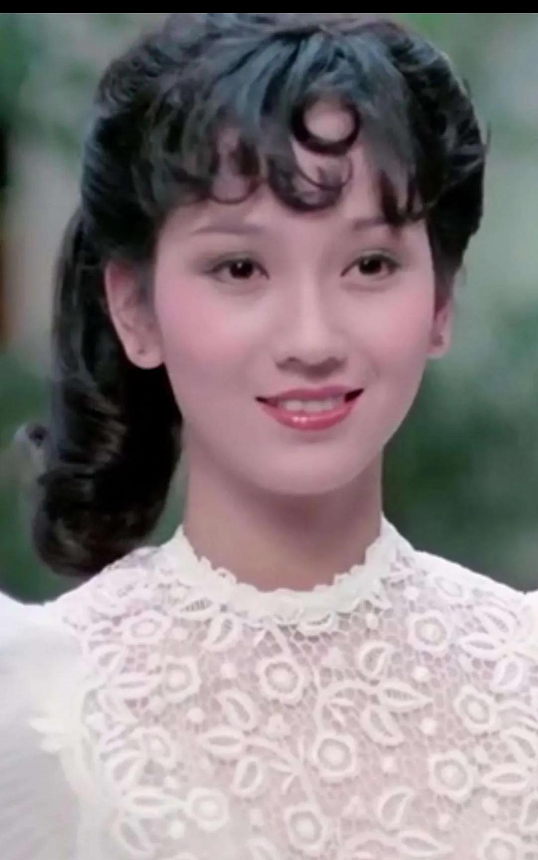 “白娘子”与“小青”，两人在戏外差距这么大，陈美琪真的太苦了