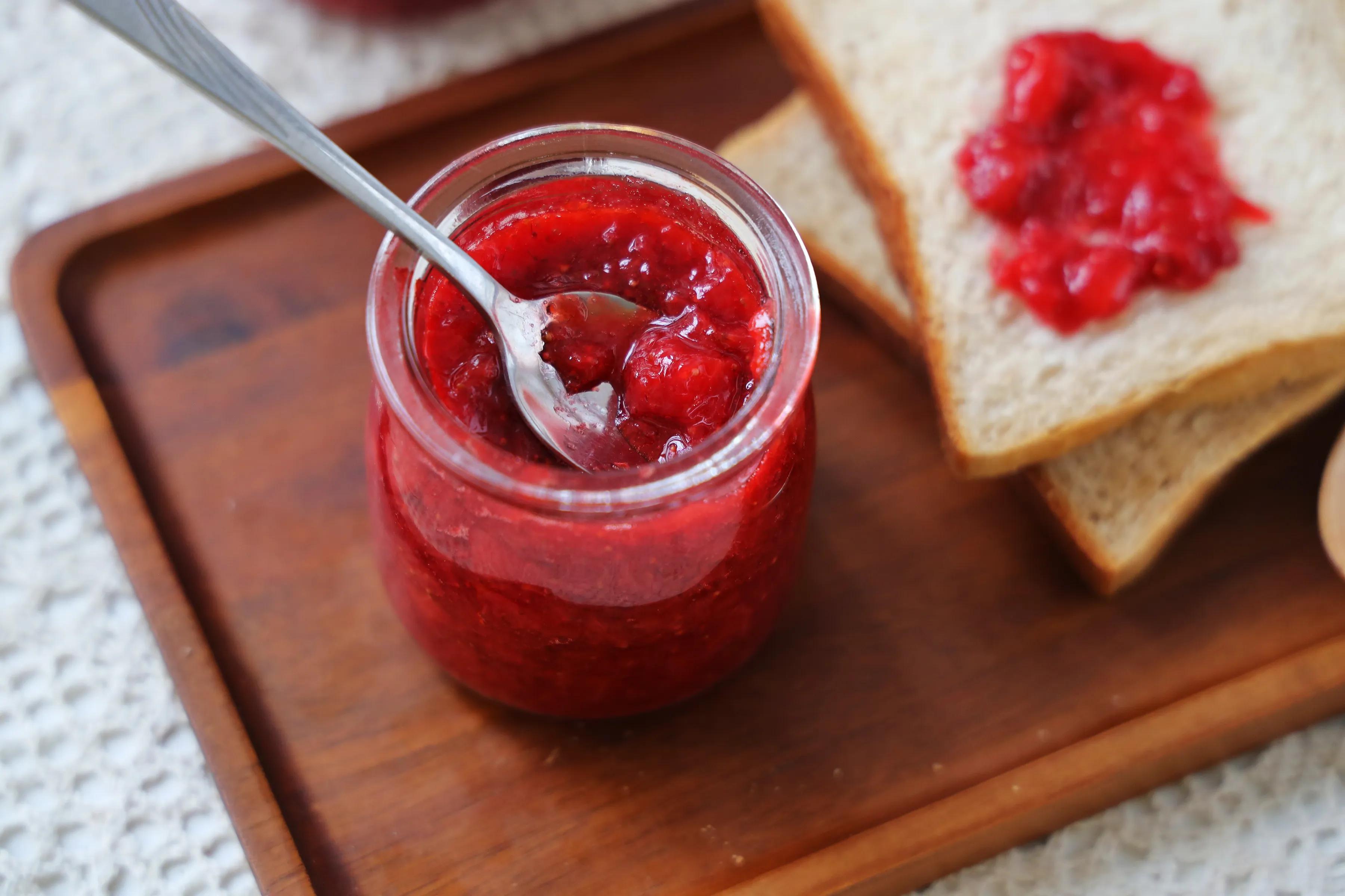3款超赞的果酱，色泽鲜艳，口感浓郁，搭配早餐、制作甜点都很棒
