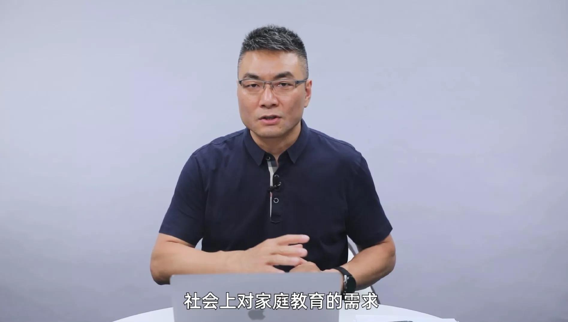 做自媒体那些人都不正常，包括我（生人勿近）